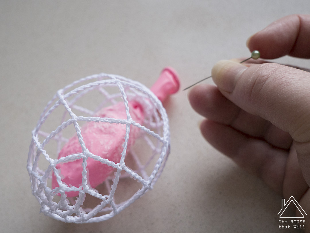 The House that Will blog | DIY Christmas crafty yarn string crochet baubles decorations